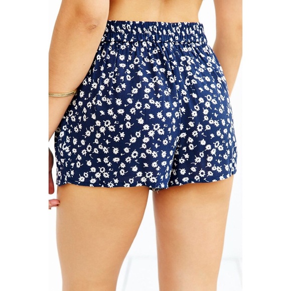 Urban Outfitters Pleated Waist Shorts Floral M - Picture 4 of 13